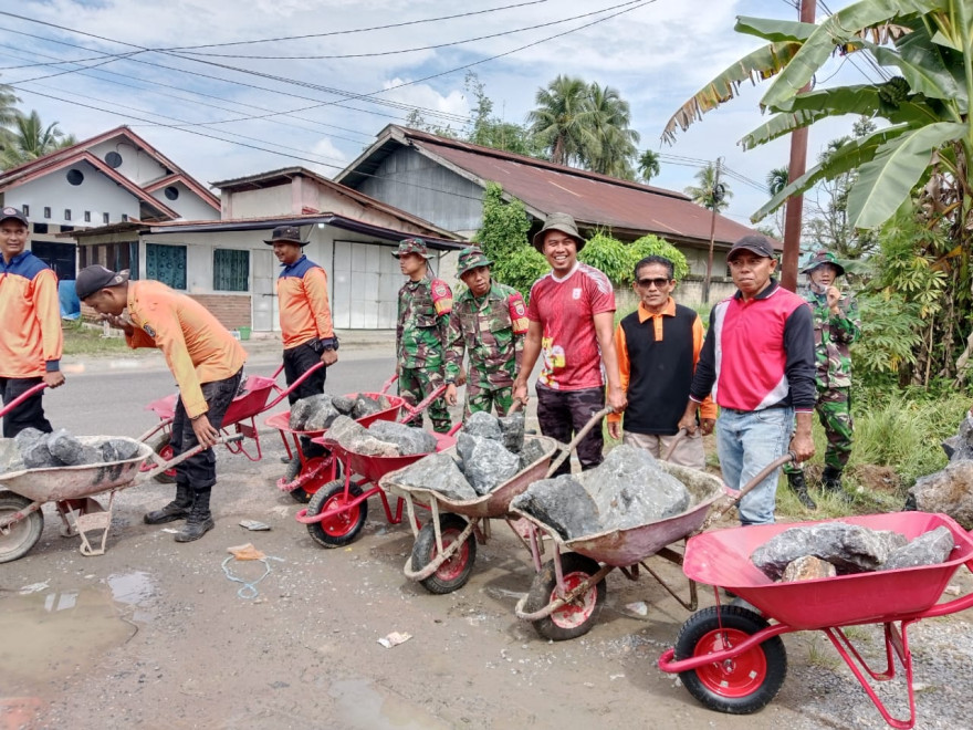 Gotong Royong Perbaikan Bendungan D.I. Namang Simalanggang